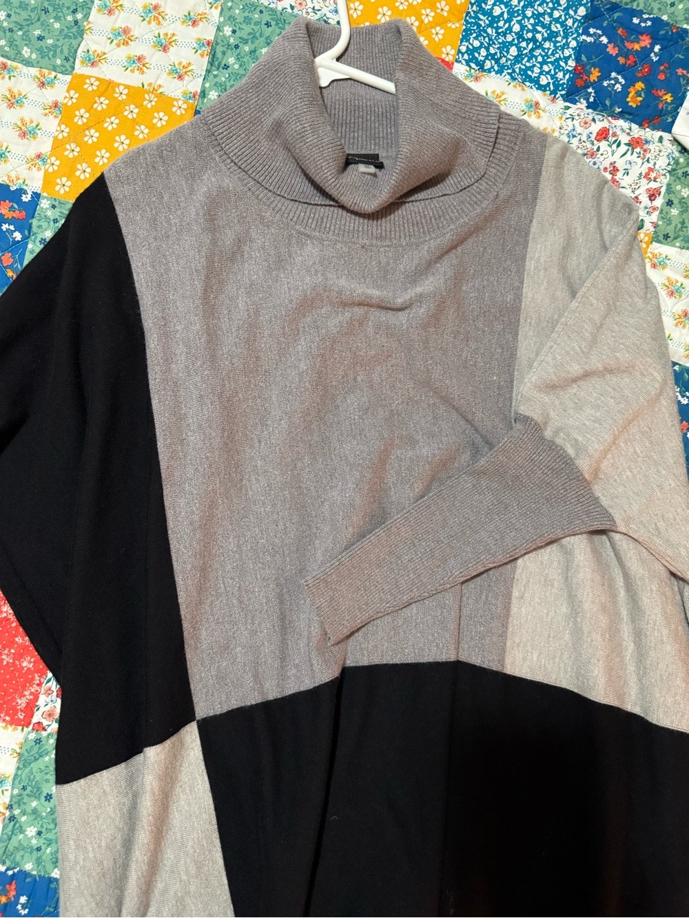 Colorblock Turtleneck Sweater Top - Gray, Black, Light Gray